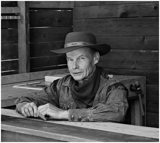 Portrét Jiřího Grbavčice, výtvarníka a ilustrátora románů z Divokého západu