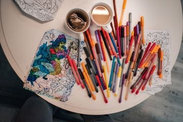 Materiální dary od podporovatelů organizace Tady to mám rád, ukazující, kam směřuje podpora od dárců.